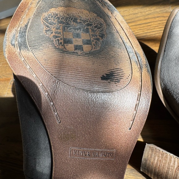 Vince Camuto with perforated design with back zipper size 11/41 - Picture 6 of 9